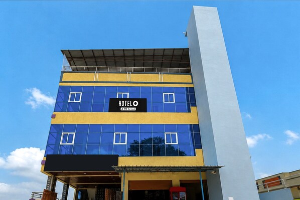 A multi-story hotel building with a prominent sign reading 'HOTELO' on the facade.