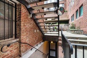 Property grounds - Sojourn Sleek Georgetown Studio with Patio (Washington)