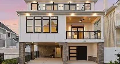 PURE LUXE Beach Block 5br Mansion