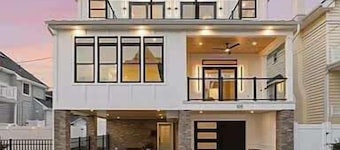 PURE LUXE Beach Block 5br Mansion