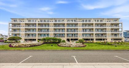 WATER VIEWS 3bd 2ba Condo w Pool