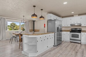 Private kitchen - Peaceful, spacious home in Eagle (Eagle)