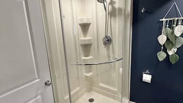 Apartment, 2 Bedrooms, Patio | Bathroom