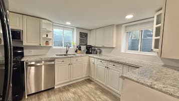 Apartment, 2 Bedrooms, Patio | Interior