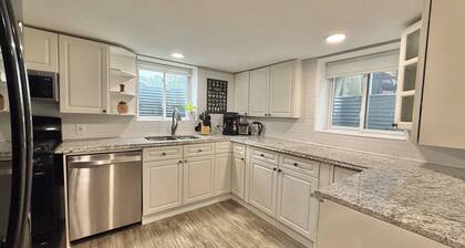 Modern 2BR Retreat w Heated Floors-gazebo