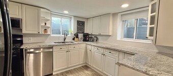 Modern 2BR Retreat w Heated Floors-gazebo