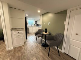 Apartment, 2 Bedrooms, Patio | Dining