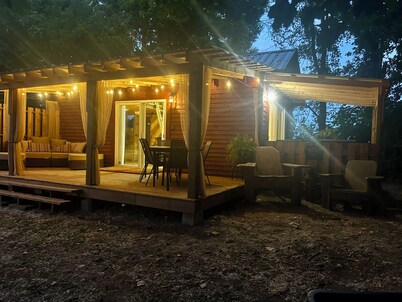 Escape to Temperance Cabin – Hot Tub & Peaceful Woodland Retreat
