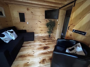 Living area - Escape to Temperance Cabin – Hot Tub & Peaceful Woodland Retreat (Athens)