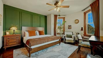 2 bedrooms, iron/ironing board, internet, bed sheets