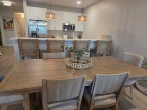 Dining - Elegant top floor 3-bedroom condo that sleeps 8, quiet and is pet friendly (Rehoboth Beach)