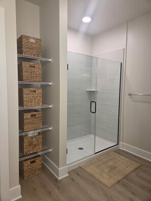 Bathroom - Elegant top floor 3-bedroom condo that sleeps 8, quiet and is pet friendly (Rehoboth Beach)