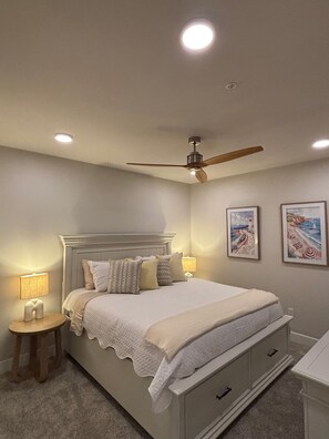 Room - Elegant top floor 3-bedroom condo that sleeps 8, quiet and is pet friendly (Rehoboth Beach)