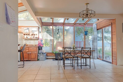Perfect 4-bedroom house in White Sulphur Springs for your getaway