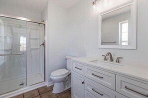 Bathroom - New 3BR Wildwood Condo • Sleeps 8 • Garage • Walk to Beach (Wildwood)