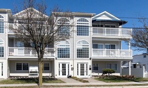 Exterior - New 3BR Wildwood Condo • Sleeps 8 • Garage • Walk to Beach (Wildwood)