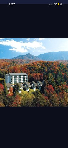 Cozy 1-bedroom resort with AC in soothing Gatlinburg