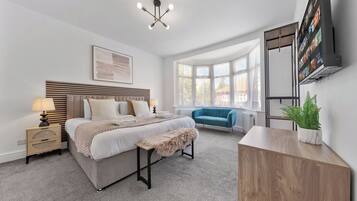 4 bedrooms, iron/ironing board, free WiFi, bed sheets