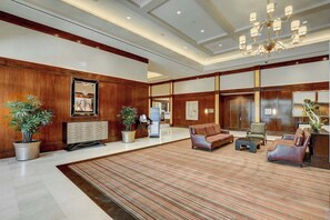 Lobby - MGM Signature-04-609 Strip View Jacuzzi Studio (Las Vegas)
