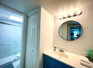 Bathroom - Eco Stays (Miami)