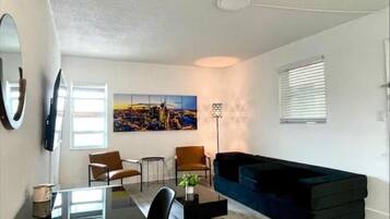 Apartment, Balcony | Living area