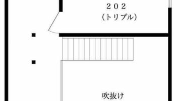 Pianta degli ambienti con le stanze numerate da 201 a 206, che comprende una sala da pranzo e un bagno.