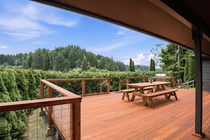 Outdoor dining - Tranquil Siltcoos Lakefront Gem w/ Luxurious Master Suite with View, Dock, EV Charger (West Lake)