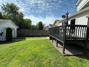 Outdoor dining - Comfort Home (Louisville)