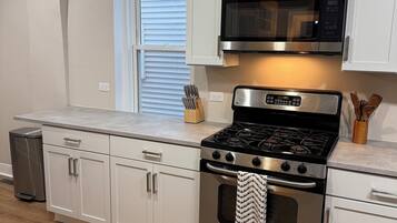 Coffee/tea maker, fridge, microwave, oven