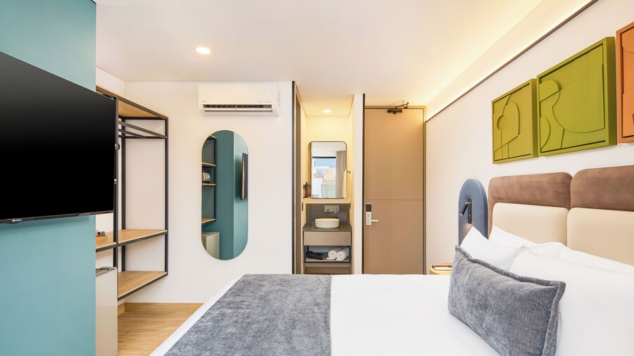 Blues Suites Laureles