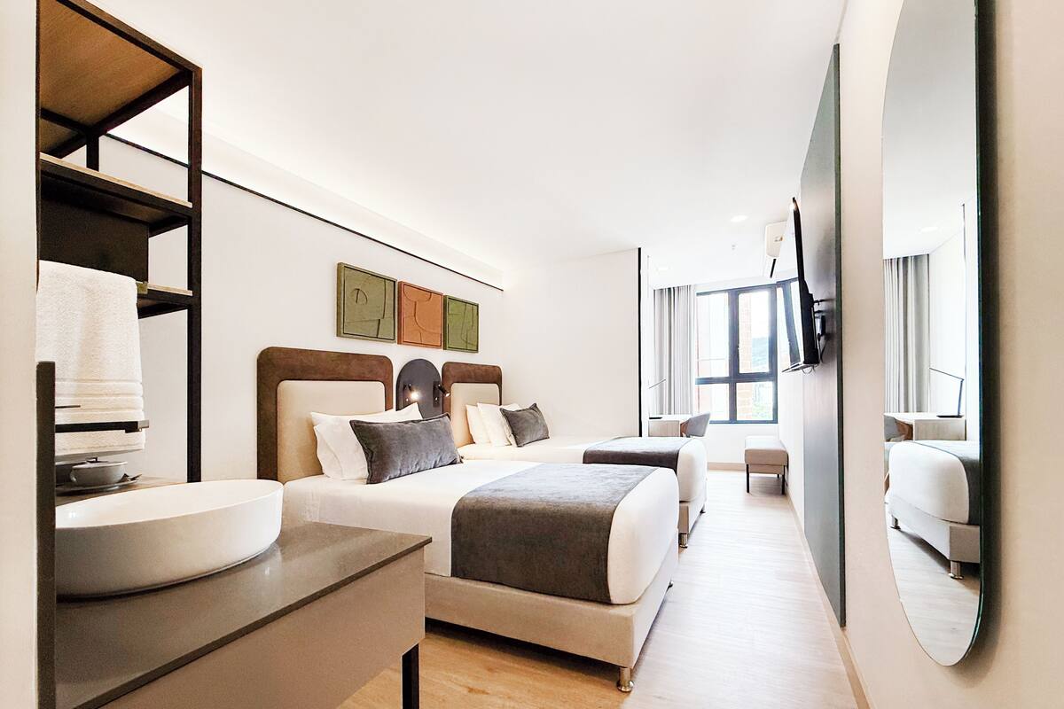 Business Suite | In-room safe, desk, blackout drapes, iron/ironing board (on request)