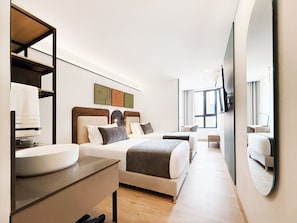 Suite empresarial | Caixa forta a l'habitació, escriptori i cortines opaques 