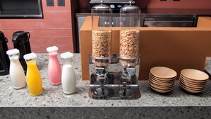 Breakfast buffet - Blues Suites Laureles (Medellin)