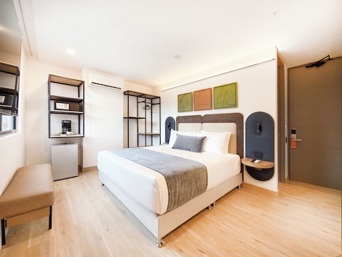Blues Suites Laureles