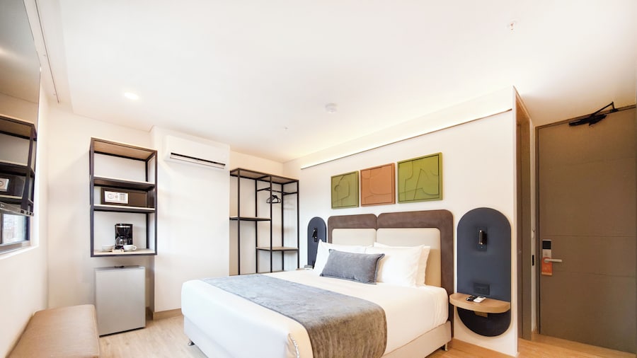 Blues Suites Laureles