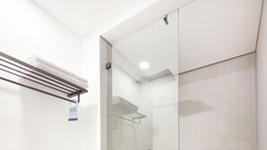 Standard Suite | Bathroom - Blues Suites Laureles (Medellin)