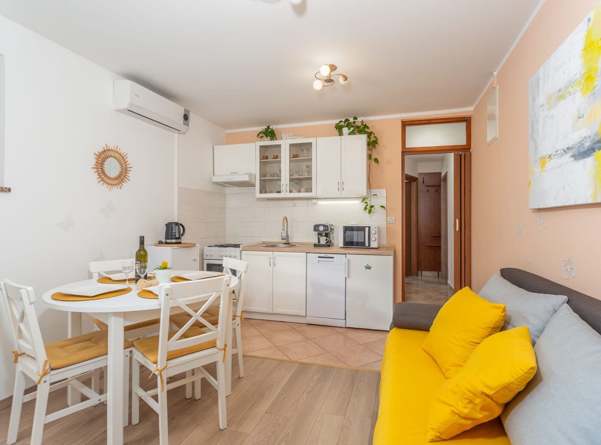 Apartment (One Bedroom Apartment with Terrace) | Living room | 32-inch flat-screen TV with cable channels