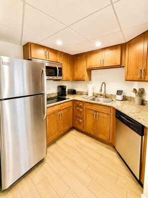 Private kitchen - Luxury Skyline Views • Downtown Retreat (Fort Myers)