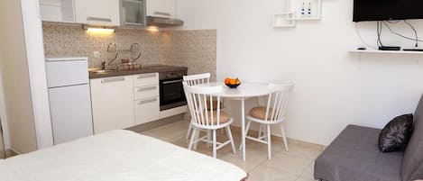 Apartment (Remarkable studio apartment) | Dining room
