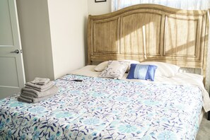 Room - Spacious 3-bedroom townhome " Hidden Gem" near several attractions in Norristown (Norristown)