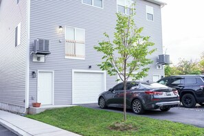 Exterior - Spacious 3-bedroom townhome " Hidden Gem" near several attractions in Norristown (Norristown)