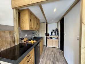 A compact kitchen with wooden cabinets, a black countertop, and a microwave. - 4th floor, balcony, ski locker, 26m², Vars (Vars)