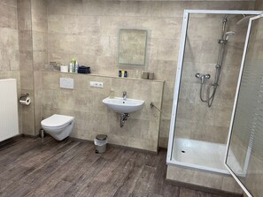 Bathroom - Vrbo Property (Herresbach)