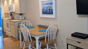 Dining - Secrets Under the Palms - Luxury 1BR King Condo, Pond View Lanai (Lutz)
