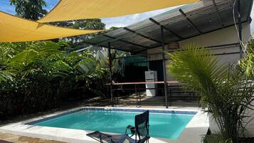 Apartamento familiar, vistas a la piscina | Piscina | Una piscina al aire libre