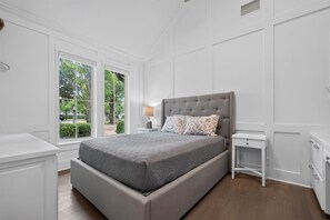 4 Schlafzimmer, Schreibtisch, Bügeleisen/Bügelbrett, WLAN