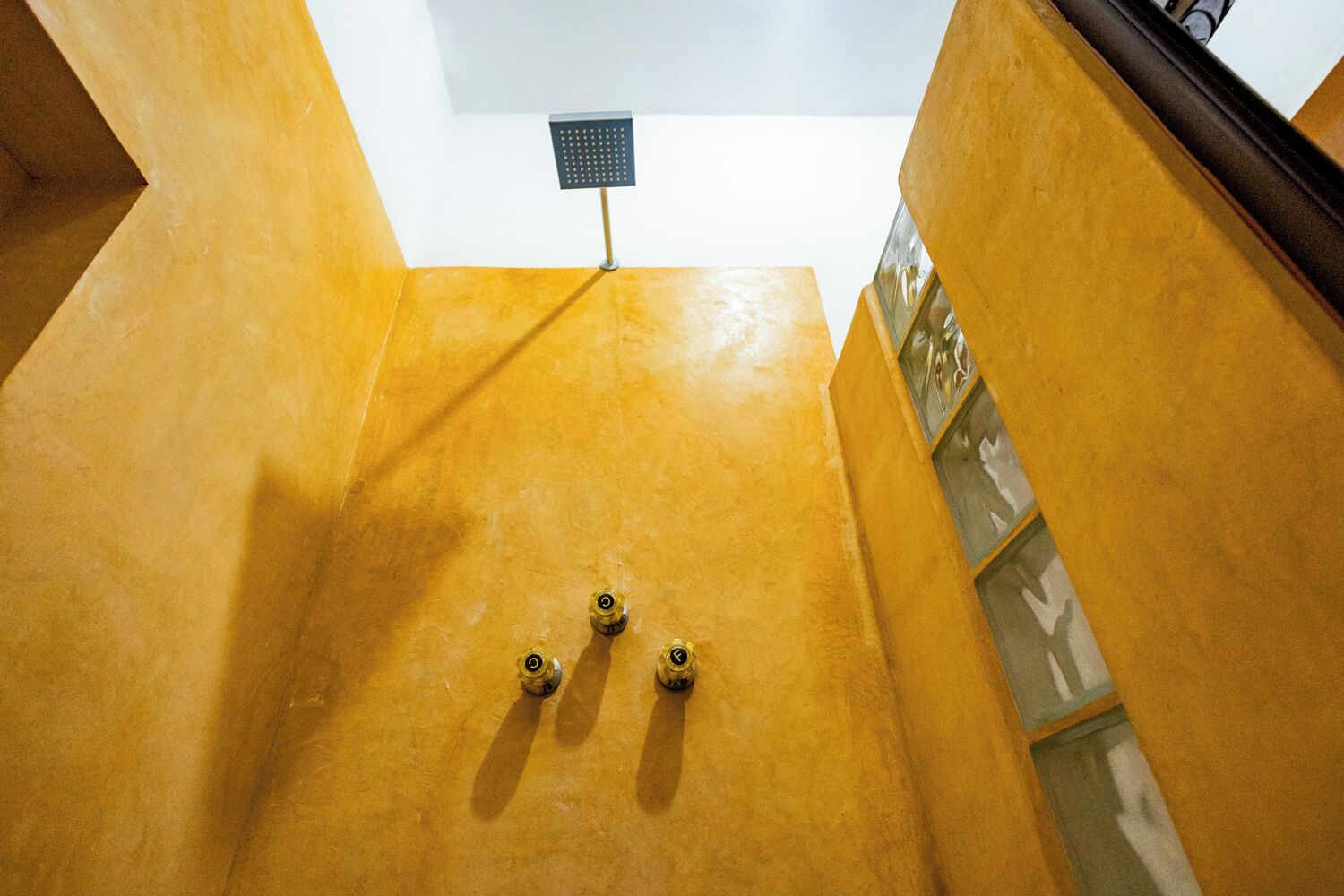 Deluxe House | Minibar (free items), iron/ironing board, WiFi (free), bed sheets