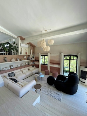 Fernseher, Kamin