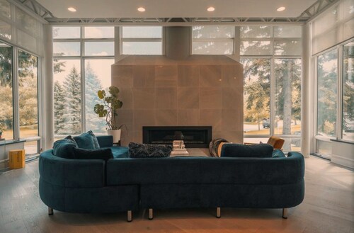 Luxury Designer Home | Sleeps 10 | Old Tuxedo