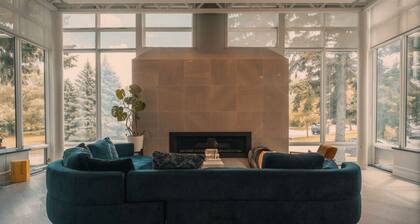 Luxury Designer Home | Sleeps 10 | Old Tuxedo